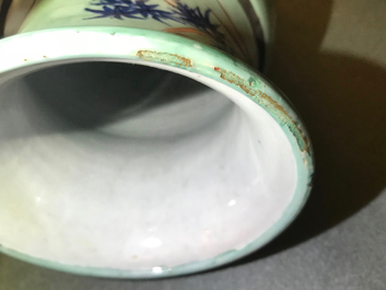 Een Chinese rouleau vaas met Europees overglazuur decor, Transitie periode