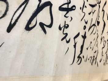 Een Chinese scroll met geborduurde kalligrafie in zijde op textiel, 19/20e eeuw