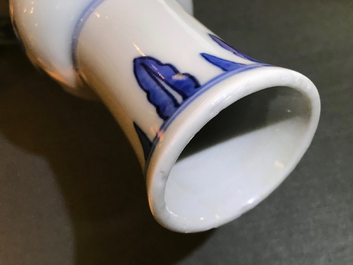 A Chinese blue and white garlic-head bottle vase, Transitional period