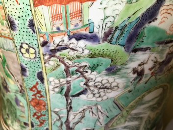 Un grand vase couvert en porcelaine de Chine famille verte &agrave; d&eacute;cor de paysages fluviales, Kangxi