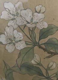 Xie Yuemei (1906-1998), Oiseau sur une branche fleurie, aquarelle sur textile