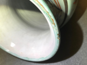 Un vase de forme rouleau en porcelaine de Chine surd&eacute;cor&eacute; en Europe, &eacute;poque Transition