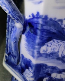 Une rare cafeti&egrave;re en porcelaine de Chine bleu et blanc &agrave; d&eacute;cor &quot;La d&eacute;esse Europe et le taureau&quot;, Kangxi