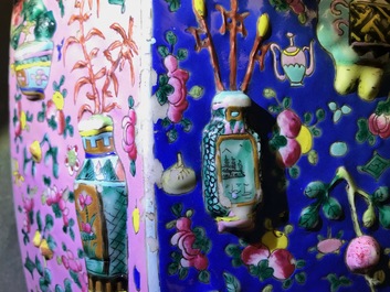 19世纪 粉彩贴塑六方瓶