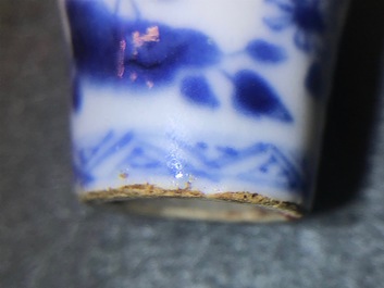 Twaalf Chinese blauwwitte handgrepen voor wandelstokken of uiteindes voor rolschilderingen, 18e eeuw en later