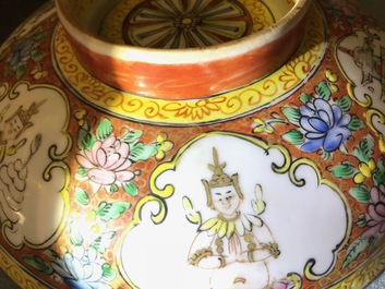 Un bol en porcelaine de Chine de style Bencharong pour le march&eacute; thai, 19&egrave;me