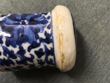 Douze pommeaux de cannes ou boutons pour peintures rouleau en porcelaine de Chine bleu et blanc, 18&egrave;me et apr&egrave;s