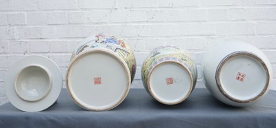 Trois vases en porcelaine de Chine famille rose, R&eacute;publique, 20&egrave;me