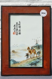 Een Chinese qianjiang cai plaquette met landschapsdecor, 20e eeuw