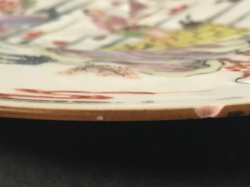 Un plat en porcelaine de Chine famille rose, Yongzheng/Qianlong