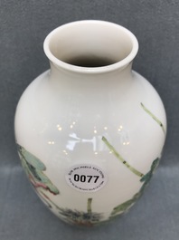 20世纪 居仁堂粉彩梅鵲瓷瓶