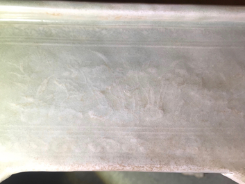 Une jardini&egrave;re en porcelaine de Chine c&eacute;ladon et une tasse au dragon, Cor&eacute;e, 19&egrave;me