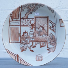 Un bol et une assiette en porcelaine de Chine rouge de fer figurant les dieux des &eacute;toiles, 19/20&egrave;me