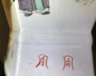 Une paire de vases hexagonaux en porcelaine de Chine famille rose, sign&eacute;s Pan Zhaotang, 1&egrave;re moiti&eacute; du 20&egrave;me