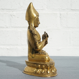A Sino-Tibetan gilt bronze figure of Tsongkhapa, 17/18th C.