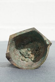 Une figure de Guanyin en bronze dor&eacute;, Chine, Tang ou apr&egrave;s