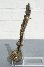 Une figure de Guanyin en bronze dor&eacute;, Chine, Tang ou apr&egrave;s