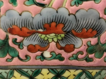 19世纪 粉彩刀马人物卷缸
