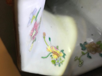 Une paire de vases &agrave; double parois en porcelaine de Chine famille rose, Yongzheng