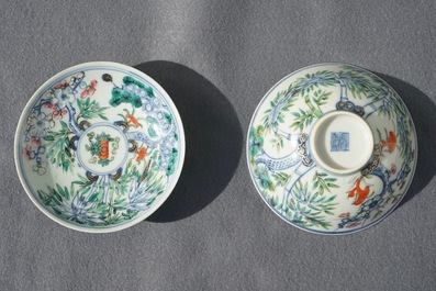 A Chinese famille rose bowl and cover with floral design, Qianlong mark, 19/20th C.