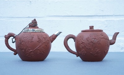 康熙 宜兴紫砂浮雕茶壶 两件