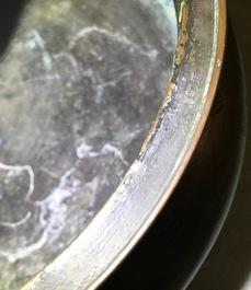 Un grand br&ucirc;le-parfum en bronze incrust&eacute; de divers m&eacute;taux, 18/19&egrave;me
