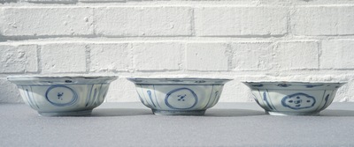 Three Chinese blue and white kraak porcelain klapmuts bowls, Wanli