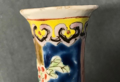 Une tulipi&egrave;re en porcelaine de Chine pour le march&eacute; Peranakan et une th&eacute;i&egrave;re couverte en Canton, 19&egrave;me