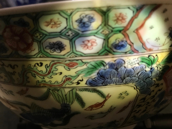 Un bol en porcelaine de Chine famille verte aux poissons, Kangxi