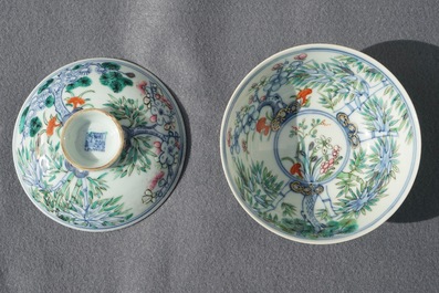19-20世纪 乾隆 花卉粉彩盖碗