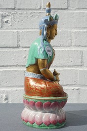 Une figure de Bouddha en porcelaine de Chine famille rose et dor&eacute;, 19&egrave;me