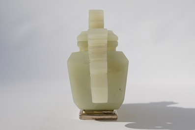 Une th&eacute;i&egrave;re 'dragon et ph&eacute;nix' en jade mont&eacute; d'argent, Chine, 19&egrave;me