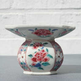 Un crachoir en porcelaine de Chine famille rose, Yongzheng/Qianlong