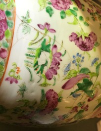 Un vase en porcelaine de Chine &agrave; d&eacute;cor de lions bouddhistes et un vase en porcelaine de Canton, 19&egrave;me