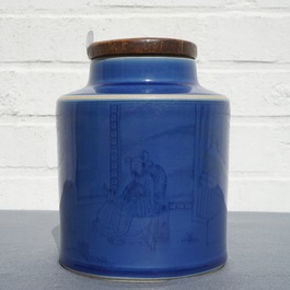 Une bo&icirc;te &agrave; th&eacute; en porcelaine de Chine bleu monochrome, Kangxi
