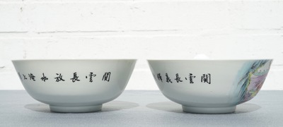 Deux bols en porcelaine de Chine famille rose aux d&eacute;cors de guerriers, marque de Qianlong, 20&egrave;me