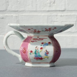 A Chinese famille rose spittoon, Yongzheng/Qianlong