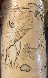 Un pot &agrave; pinceaux et une boule en ivoire, et six figures en pierre de savon, Chine, 19/20&egrave;me