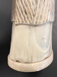 Cinq figures en ivoire sculpt&eacute;, Chine, 19/20&egrave;me