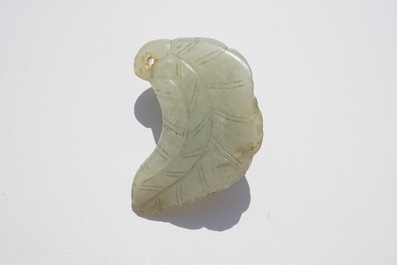 Neuf pi&egrave;ces en jade sculpt&eacute;, Chine, 20&egrave;me