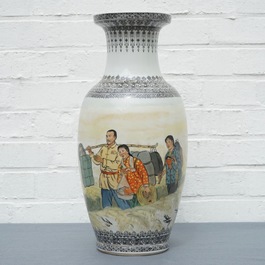 Een Chinese vaas met decor uit de Culturele Revolutie, 20e eeuw