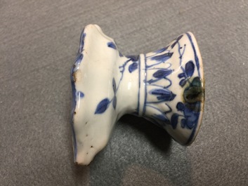 A varied collection of Chinese blue and white and Imari-style porcelain, 18th C.