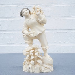 A Chinese carved ivory model of a girl with a pickaxe, 1st half 20th C.