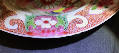 Une assiette en porcelaine de Chine famille rose, Yongzheng