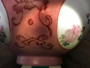 Deux bols et un br&ucirc;le-parfum en porcelaine de Chine famille rose et grisaille, Yongzheng et apr&egrave;s