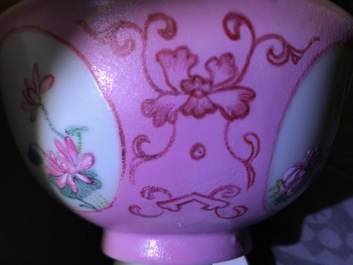 Deux bols et un br&ucirc;le-parfum en porcelaine de Chine famille rose et grisaille, Yongzheng et apr&egrave;s