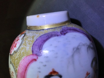 Deux bo&icirc;tes &agrave; th&eacute; et une tasse et soucoupe &agrave; d&eacute;cor en relief en porcelaine de Chine famille rose, Yongzheng/Qianlong