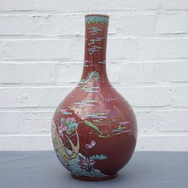 Een Chinese sang de boeuf flesvormige vaas met decor van een draak en een karper, 19e eeuw