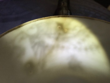 Deux bols et un br&ucirc;le-parfum en porcelaine de Chine famille rose et grisaille, Yongzheng et apr&egrave;s