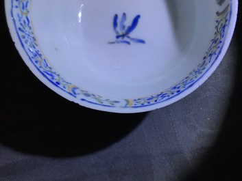 Une paire de tasses et soucoupes en porcelaine de Chine coquille d'oeuf, Yongzheng